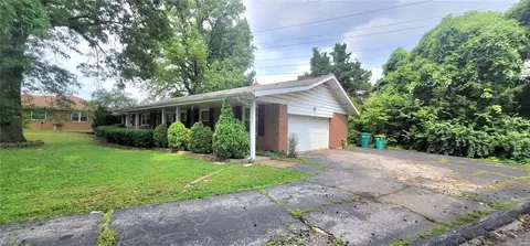 808 Surrey Lane Ct, Saint Louis, MO 63137