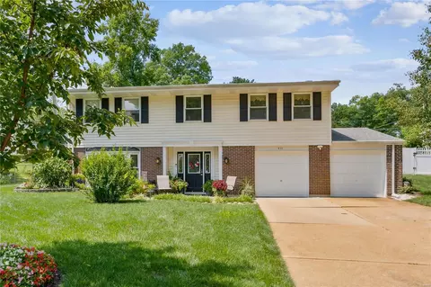 411 Wyncrest Dr, Ballwin, MO 63011