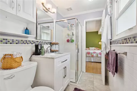 Bath - 411 Wyncrest Dr, Ballwin, MO 63011 photo 1 of 3