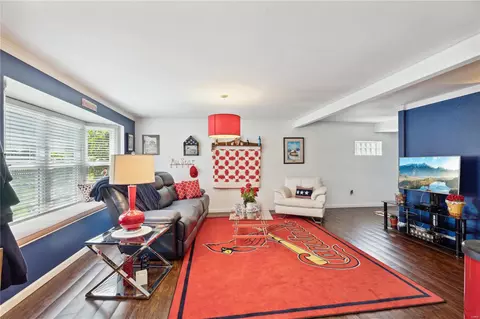 Living - 411 Wyncrest Dr, Ballwin, MO 63011 photo 2 of 3