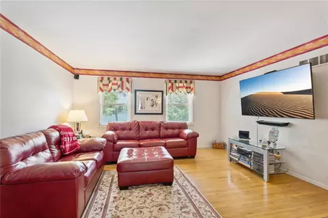 Living - 411 Wyncrest Dr, Ballwin, MO 63011 photo 3 of 3