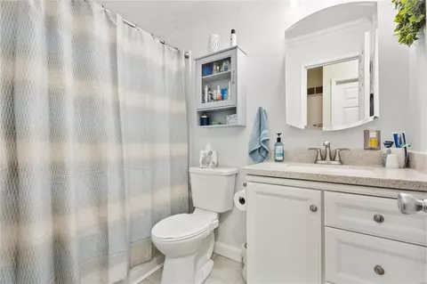 Bath - 411 Wyncrest Dr, Ballwin, MO 63011 photo 3 of 3