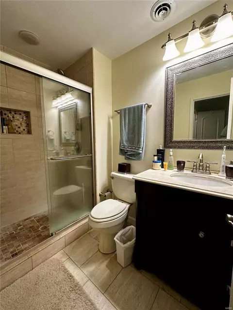Bath - 420 Mayfair Dr, Ballwin, MO 63011 photo 2 of 2