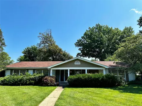420 Mayfair Dr, Ballwin, MO 63011