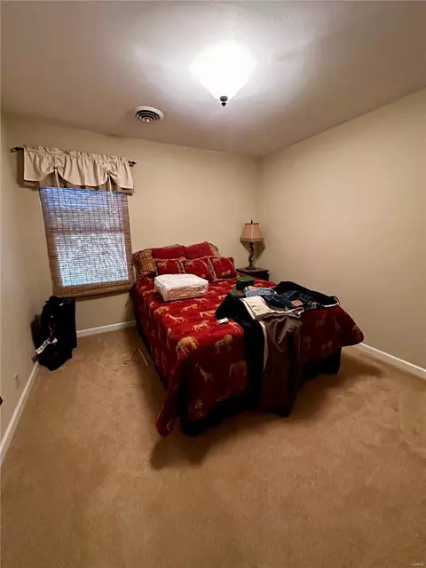 Bedroom - 420 Mayfair Dr, Ballwin, MO 63011 photo 2 of 2