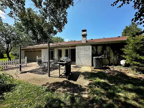 Exterior - 420 Mayfair Dr, Ballwin, MO 63011 photo 3 of 4