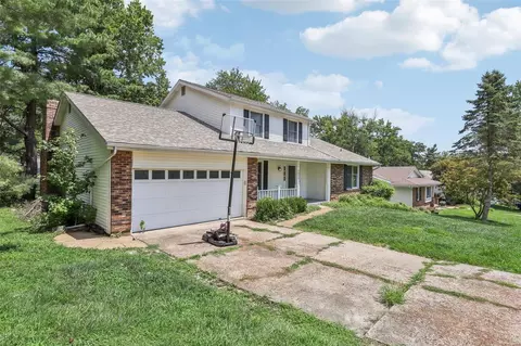 Exterior - 2012 Emerald Crest Ct, Chesterfield, MO 63017 photo 2 of 8