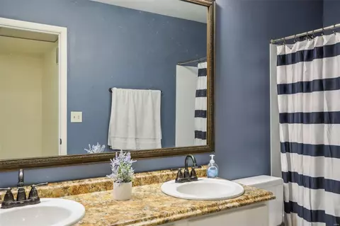 Bath - 2012 Emerald Crest Ct, Chesterfield, MO 63017 photo 3 of 3