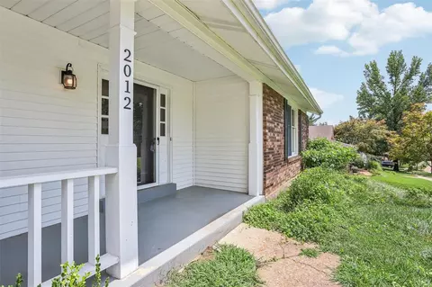 Exterior - 2012 Emerald Crest Ct, Chesterfield, MO 63017 photo 4 of 8