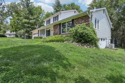 Exterior - 2012 Emerald Crest Ct, Chesterfield, MO 63017 photo 3 of 8