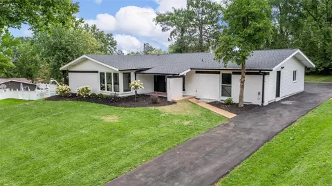 1212 Warson Pines Dr, Saint Louis, MO 63132