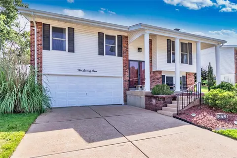 274 Village Mead Dr, Ballwin, MO 63021