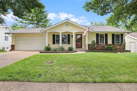 238 Vistaoak Ct, Ballwin, MO 63021