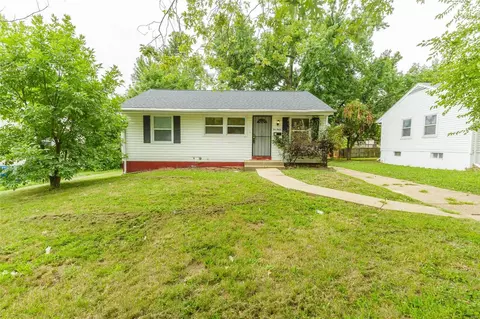 412 Crawford Rd, Saint Louis, MO 63137