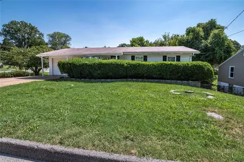 1830 Korando Ave, Overland, MO 63114
