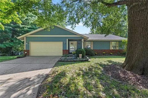 32 San Camille Dr, Saint Charles, MO 63303