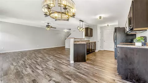 Entry Way - 208 Springbeach Dr, O'fallon, MO 63368 photo 2 of 5