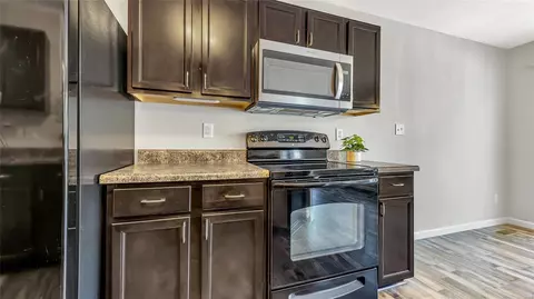 Kitchen - 208 Springbeach Dr, O'fallon, MO 63368 photo 2 of 3