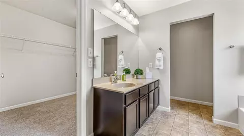 Entry Way - 208 Springbeach Dr, O'fallon, MO 63368 photo 5 of 5