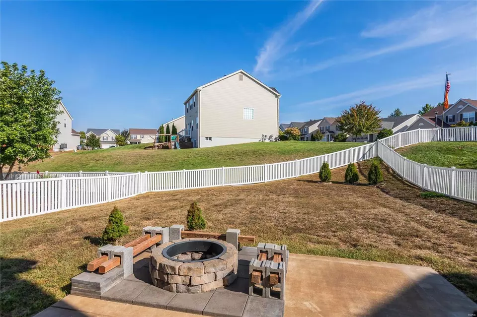 Exterior - 913 Tower Pl, O'fallon, MO 63366 photo 2 of 3