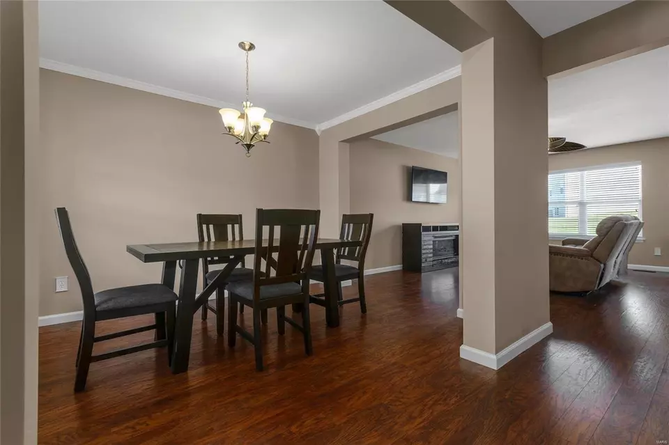 Entry Way - 913 Tower Pl, O'fallon, MO 63366 photo 2 of 6