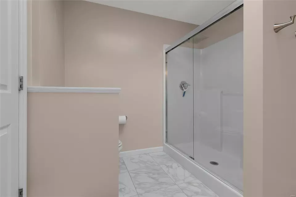 Bath - 913 Tower Pl, O'fallon, MO 63366 photo 2 of 3