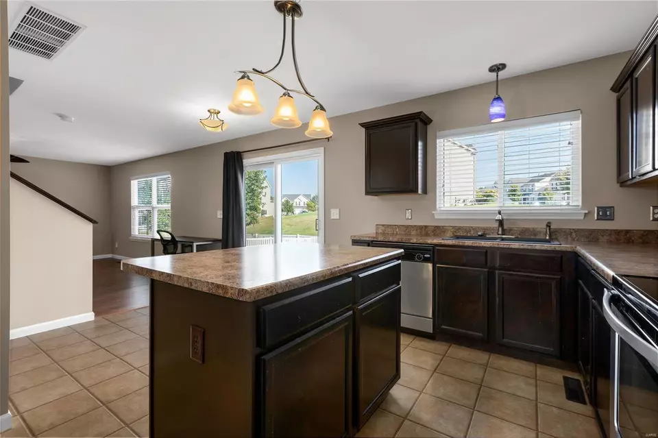 Kitchen - 913 Tower Pl, O'fallon, MO 63366 photo 1 of 1