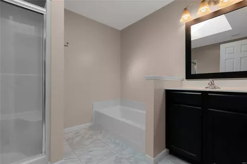 Bath - 913 Tower Pl, O'fallon, MO 63366 photo 1 of 3