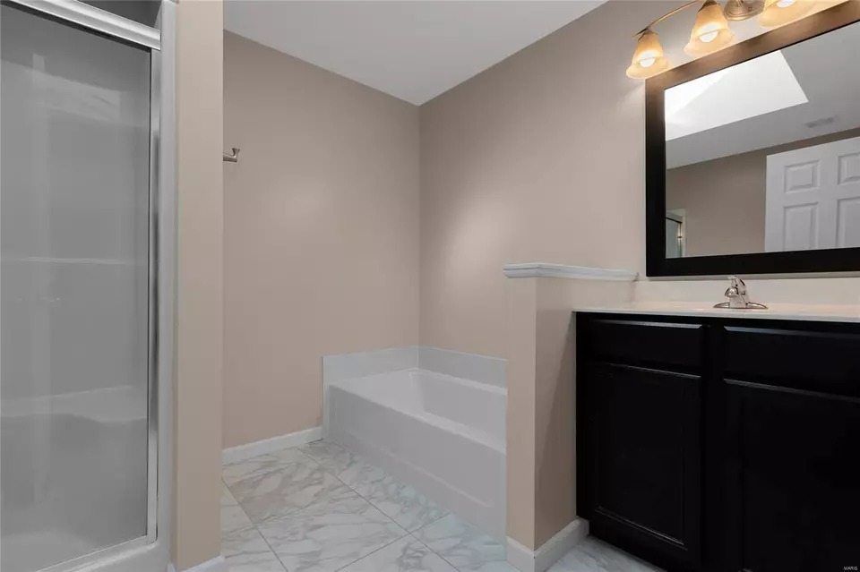 Bath - 913 Tower Pl, O'fallon, MO 63366 photo 1 of 3