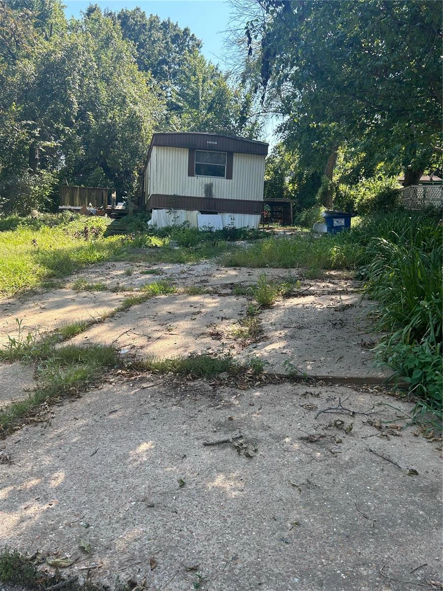 562 Court Dorothy Ln  