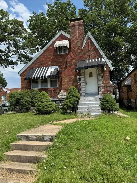 1555 Gieseking Ln, Saint Louis, MO 63147