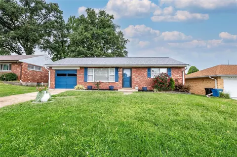 10937 Vargas Dr, Saint Louis, MO 63123