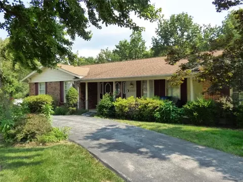 14320 Ladue Rd, Chesterfield, MO 63017
