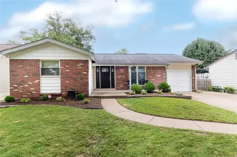 2124 Palatine Ct, Fenton, MO 63026