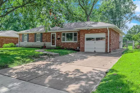 9553 Howerton Dr, Affton, MO 63123
