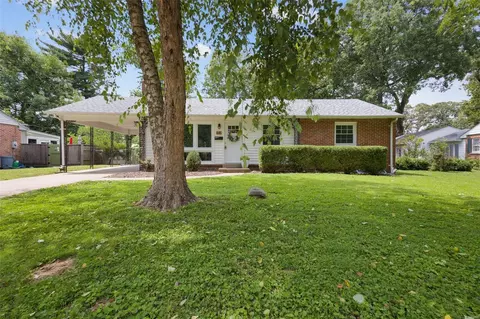 645 Huntwood Ln, Saint Louis, MO 63122