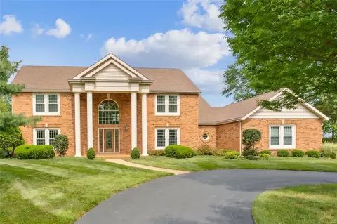 2358 Sterling Pointe Dr, Chesterfield, MO 63017