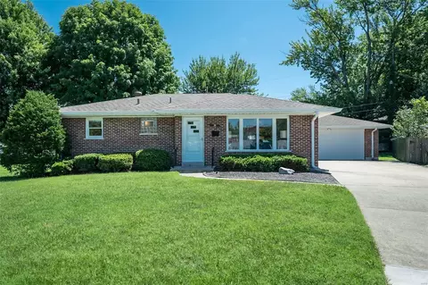 30 Clark Ct, Saint Charles, MO 63301