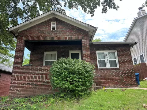 2522 Circle Dr, Saint Louis, MO 63143