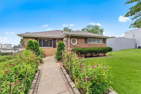 3650 Upton St, Saint Louis, MO 63116