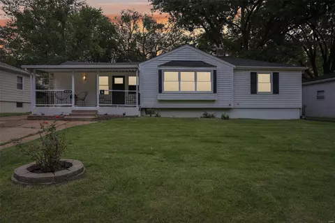 9319 Evandale Dr, Saint Louis, MO 63123