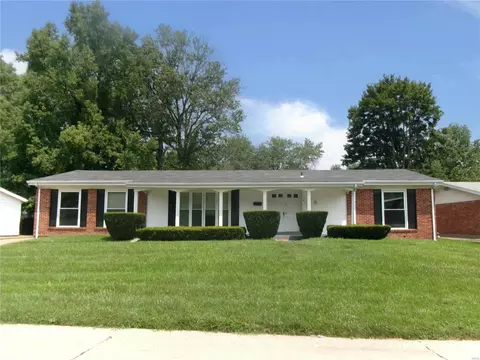 4015 Meadowland Dr, Florissant, MO 63033