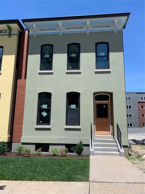 2215 Hickory, Saint Louis, MO 63104