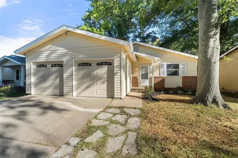 2575 Lindsay Ln, Florissant, MO 63031