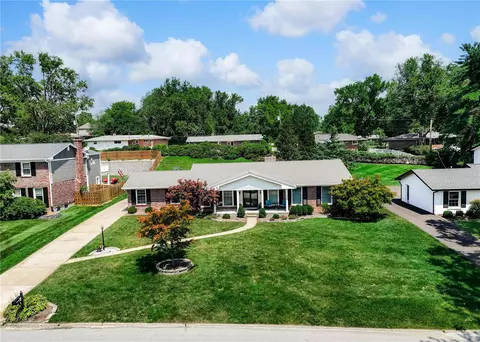 64 Morwood Ln, Creve Coeur, MO 63141