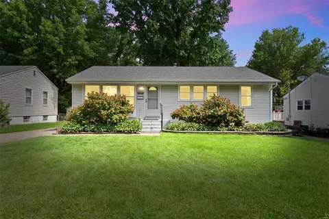 155 Saint Madeleine Ln, Florissant, MO 63031