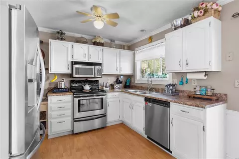 Kitchen - 2313 Longmont Dr, O'fallon, MO 63368 photo 2 of 3