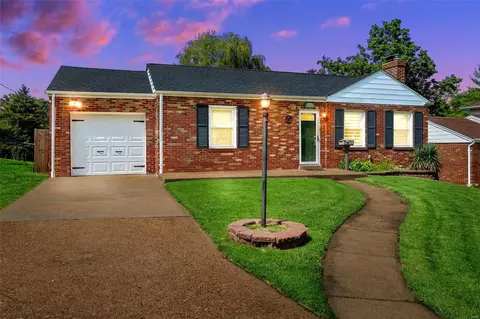 9319 Lenard Ct, Saint Louis, MO 63123