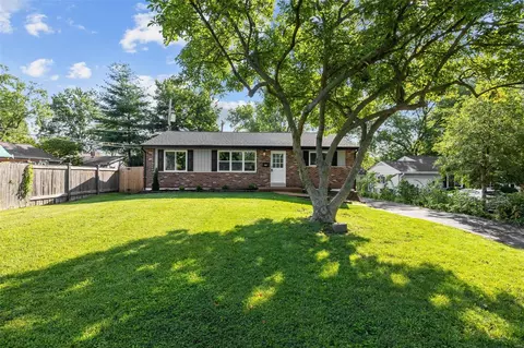 645 Lewiston Dr, Saint Louis, MO 63122