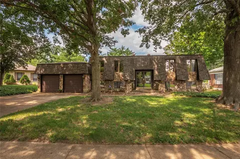 5477 Charglow Dr, Saint Louis, MO 63129